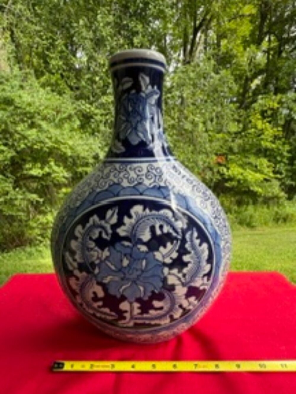 Stunning Porcelain Chinoiserie Vase